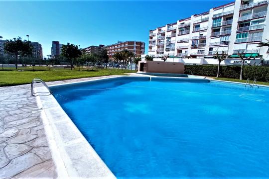 Apartamento tipo loft con vistas al Mediterráneo a la venta en playa de La Pineda