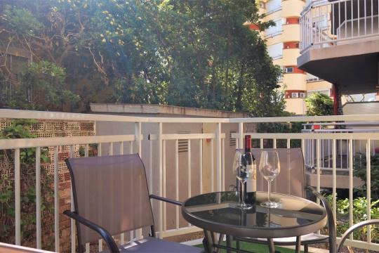 Disfruta de tus vacaciones en el centro de La Pineda en un amplio apartamento de 2 dormitorios! (CYEI)