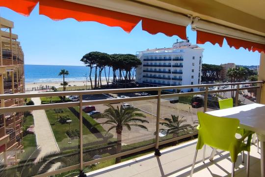 Apartament de vacances tocant al mar per a 6 persones (G41)