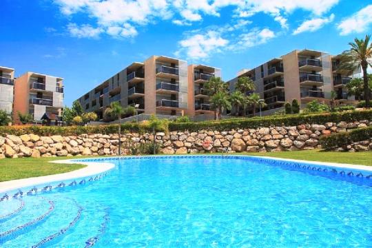 High standing apartment in the center of Salou, with parking and storage room