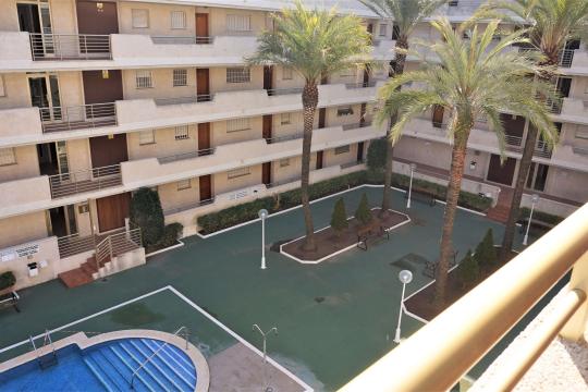 One bedroom apartment for annual rent in the center of La Pineda, Vila-seca.