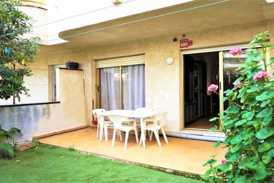 Central ground floor with private garden, very close to the beach