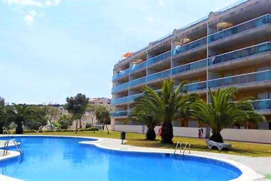 Acogedora planta baja con patio privado y dos dormitorios, Cap Salou