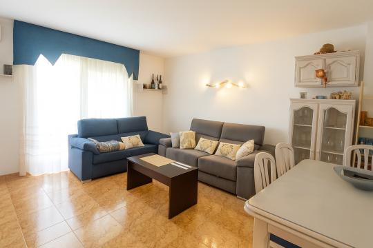 The detail that makes this long-term rental apartment in La Pineda Platja different: terrace, pool, and sun all year round