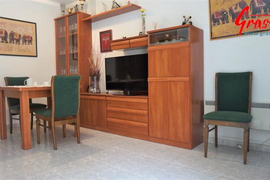 Apartment for sale in La Pineda with 2 bedrooms with parking included.