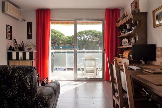 One double bedroom apartment with sea views, in Vilafortuny, Cambrils