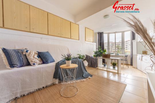 Studio in La Pineda Playa - Close to the sea and with a community pool!
