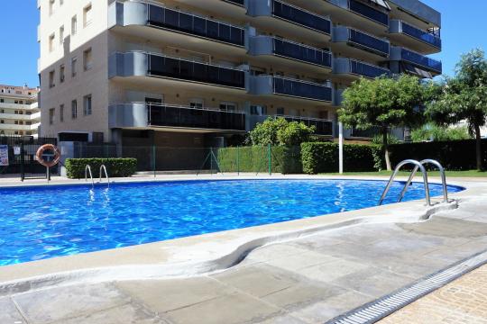 Spacious two-bedroom apartment in a fantastic residential area, in the center of La Pineda.