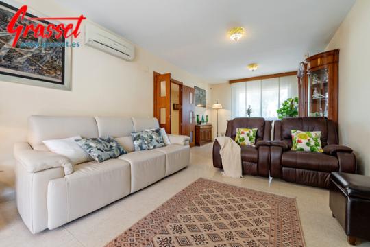 Semi-detached house for sale in Cap Salou! Welcome to the home of your dreams!