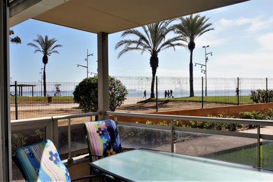 Ground floor with two bedrooms on the seafront, Platja de La Pineda