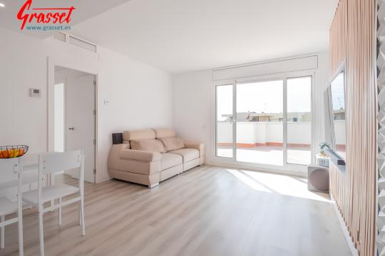 Live like in a villa… but at the top of Salou (with no neighbours above)