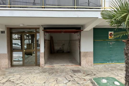 Unique Opportunity: Garage for Sale in the Heart of Salou, Near the Plaza de Europa!
