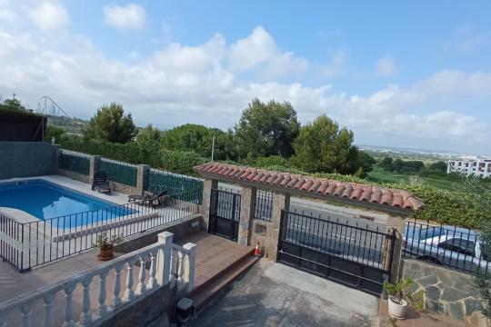 Tu refugio familiar ideal en el Mirador de Salou, a pasos de la playa y con piscina privada!
